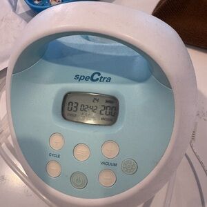 Spectra Electric Breast Pump in White and Blue